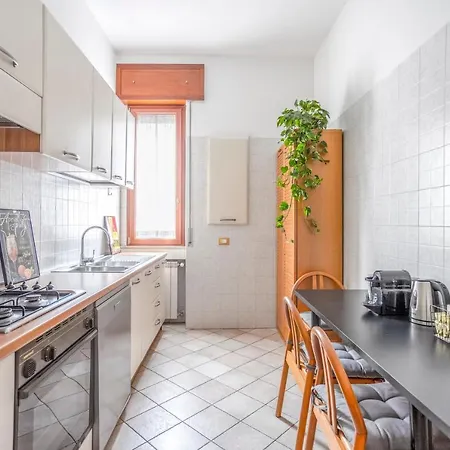 アパート A 10 Min Dal Duomo - Trilocale Moderno Con 3 Letti E 2 Bagni In Citta Studi *
