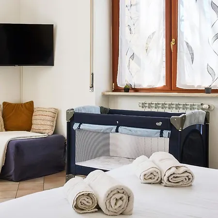 10 Min To Duomo - Very Big House With 3 Beds & 2 Baths *