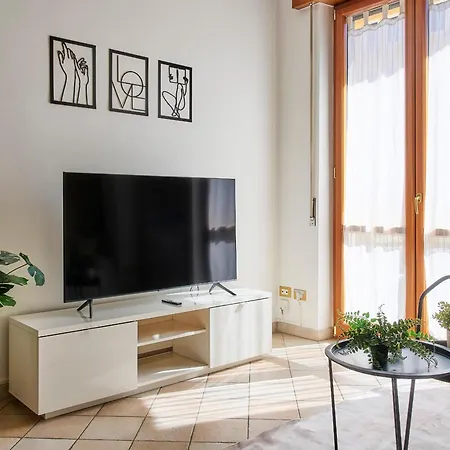 10 Min To Duomo - Very Big House With 3 Beds & 2 Baths * מילאנו